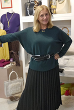 Cargar imagen en el visor de la galería, Jersey cuello a pico plus size en viscosa