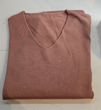 Cargar imagen en el visor de la galería, Jersey cuello a pico plus size en viscosa