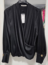 Cargar imagen en el visor de la galería, Blusa curvy de raso Rinascimento