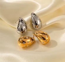 Cargar imagen en el visor de la galería, Pendientes Glowria – Acero Inoxidable con Cristal Blanco | Alvisa & Co.