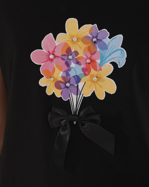 Camiseta de manga corta CON RAMO DE FLORES