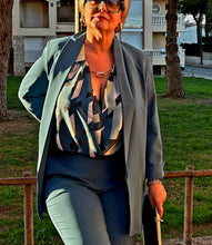 Cargar imagen en el visor de la galería, Blazer azul cobalto curvy – Moda Curvy Rinascimento
