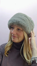 Cargar imagen en el visor de la galería, Gorro Tabaco de Pelo Sintético