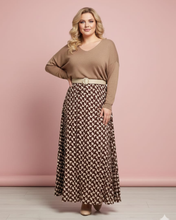 Cargar imagen en el visor de la galería, Jersey cuello a pico plus size en viscosa