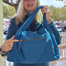 Cargar imagen en el visor de la galería, Bolso de Nylon Azul Petróleo