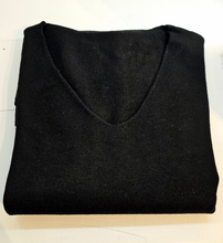 Cargar imagen en el visor de la galería, Jersey cuello a pico plus size en viscosa