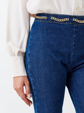 Cargar imagen en el visor de la galería, Vaqueros pitillo con cadena