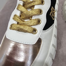 Cargar imagen en el visor de la galería, Bambas Urbanas Animal Print &amp; Dorado
