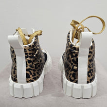 Cargar imagen en el visor de la galería, Bambas Urbanas Animal Print &amp; Dorado
