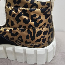 Cargar imagen en el visor de la galería, Bambas Urbanas Animal Print &amp; Dorado
