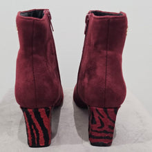 Cargar imagen en el visor de la galería, Botines Burdeos con Tacón Estampado
