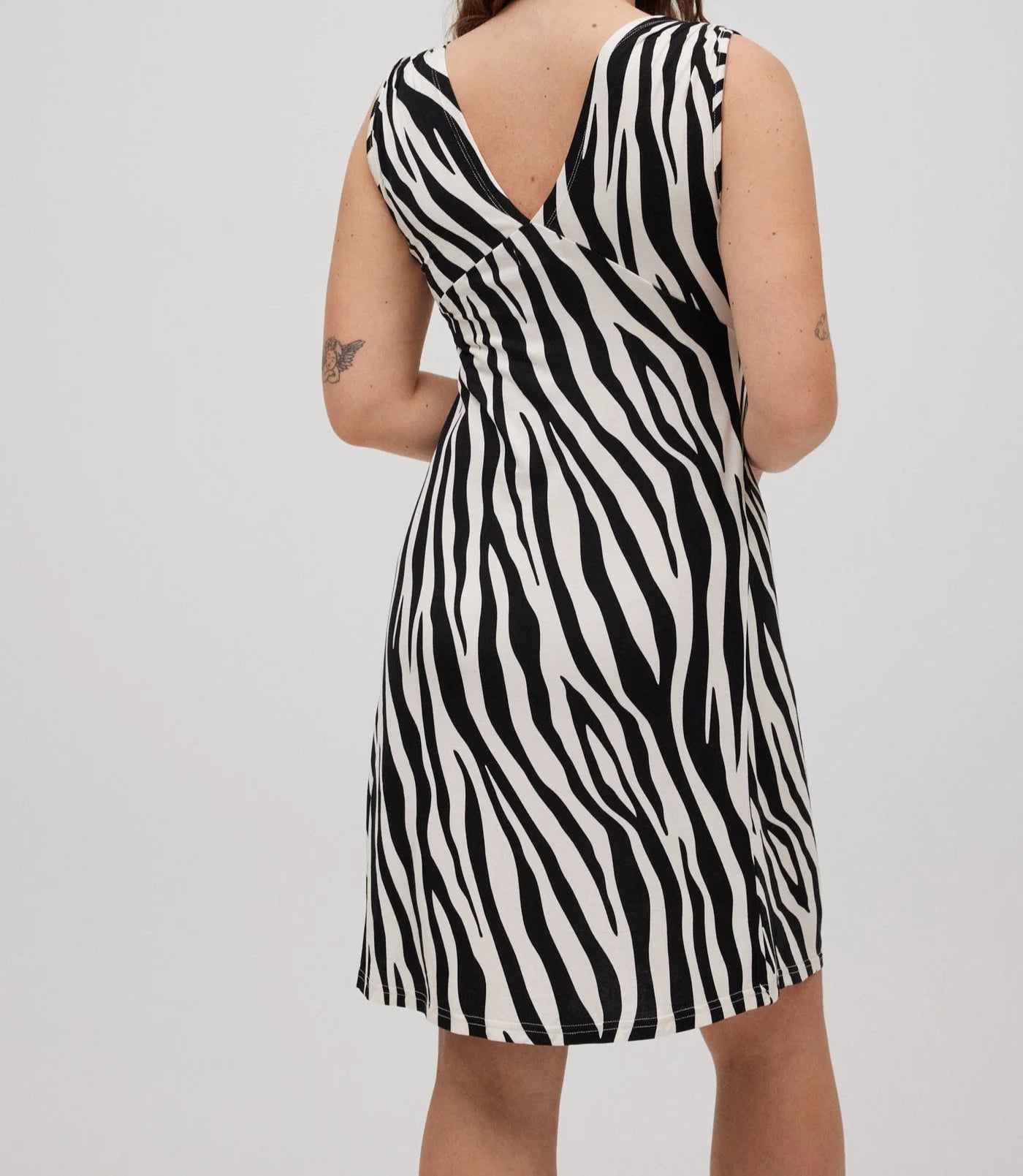 Vestido corto animal print con nudo – Talla amplia, estilo fresco