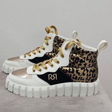 Cargar imagen en el visor de la galería, Bambas Urbanas Animal Print &amp; Dorado
