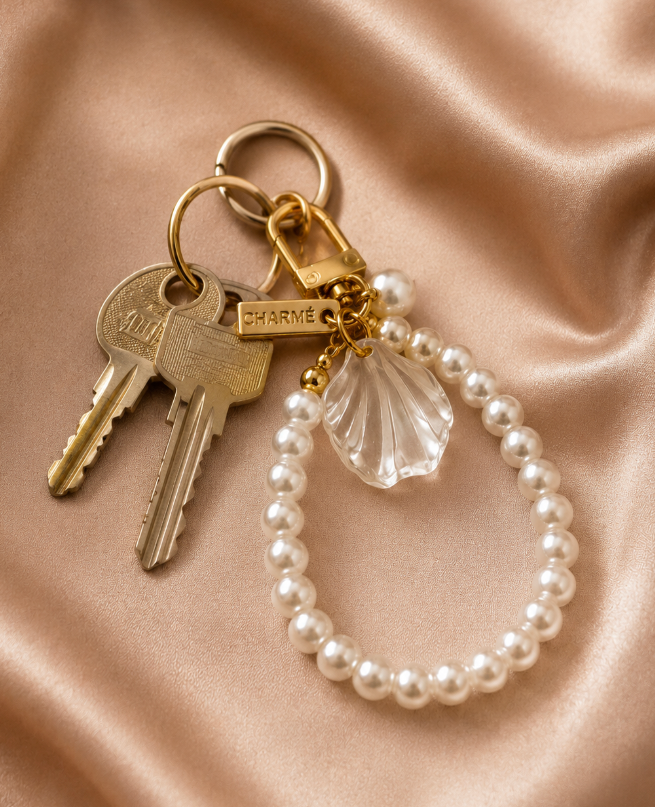 Charm Pearl Shell Gold