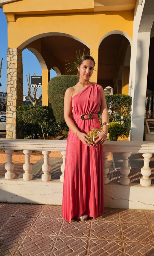 Vestido Largo Asimétrico Coral Brillante con Cinturón Dorado