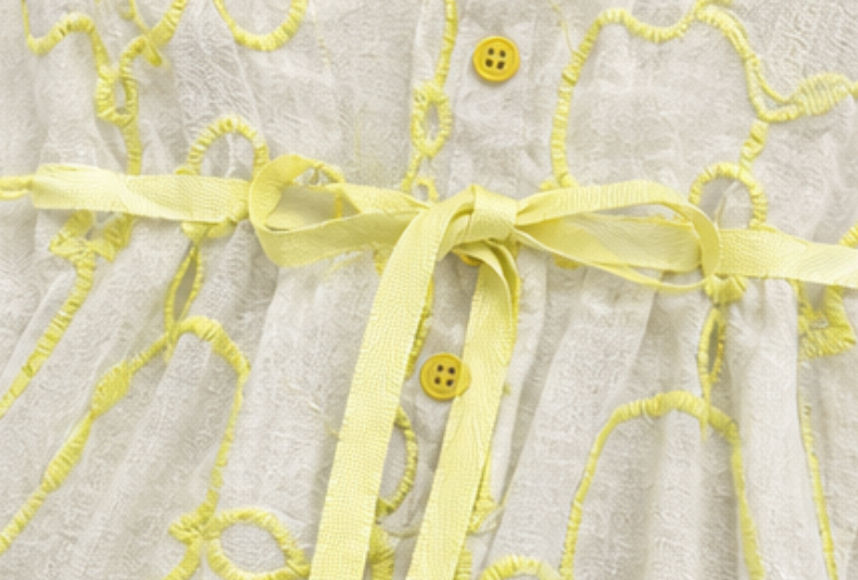Vestido Bordado Floral Amarillo de Lino con Cinturón Ajustable