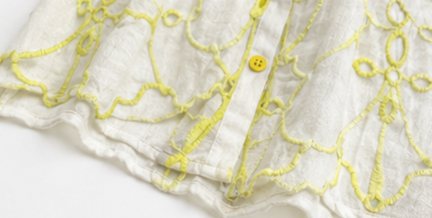 Vestido Bordado Floral Amarillo de Lino con Cinturón Ajustable