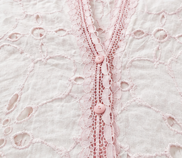 Vestido Bordado Blanco y Rosa con Detalles de Encaje | Estilo Boho Chic