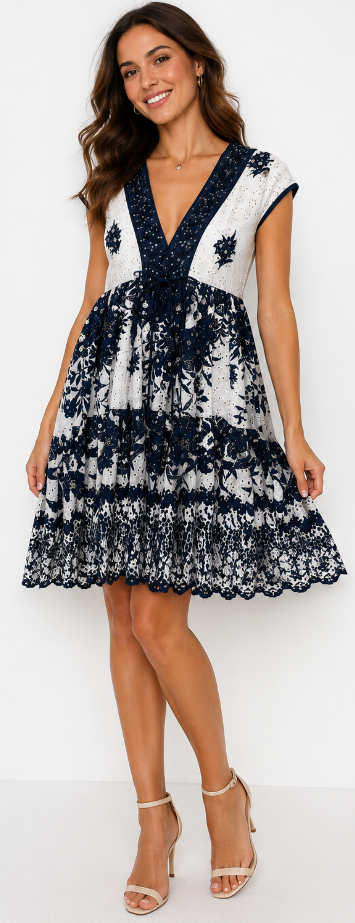 Vestido Bordado Bicolor con Lentejuelas y Escote en Pico