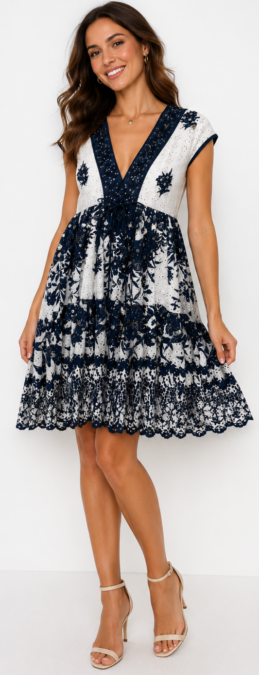 Vestido Bordado Bicolor con Lentejuelas y Escote en Pico