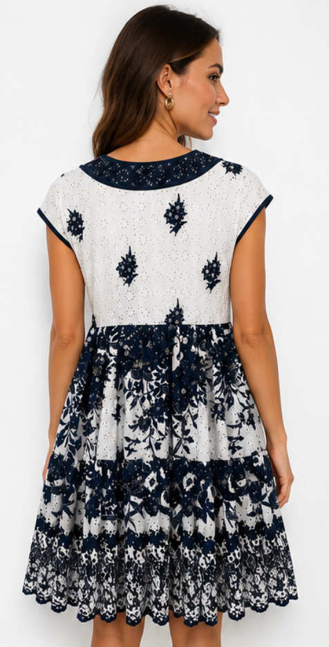 Vestido Bordado Bicolor con Lentejuelas y Escote en Pico