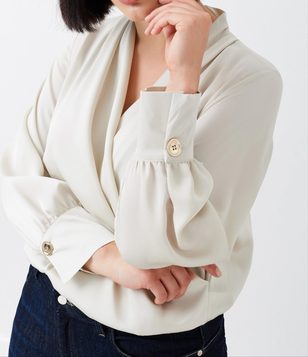 Blusa curvy de raso Rinascimento