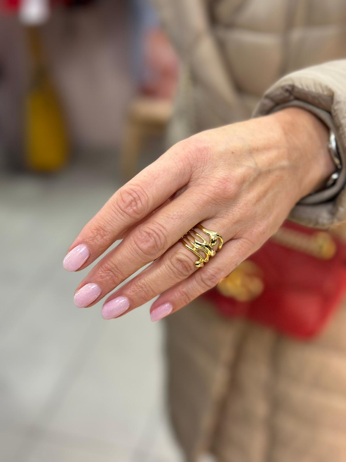 Anillo Ginevra – Diseño Ancho y Detallado | Alvisa & Co.