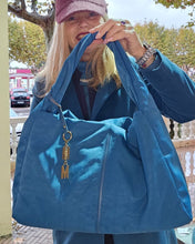 Cargar imagen en el visor de la galería, Bolso de Nylon Azul Petróleo
