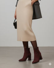 Cargar imagen en el visor de la galería, Botines Burdeos con Tacón Estampado
